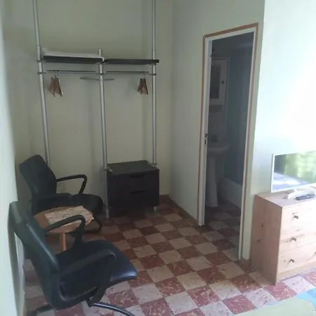 Alojamento de Acomodação e Pequeno-almoço La Grenouille 3*